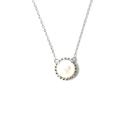 Luminous Muse – Pearl‑Shell Pendant